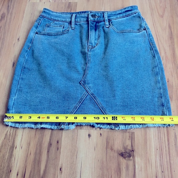 Mossimo Denim Skirt Distressed Size 4 Women’s - Picture 8 of 13